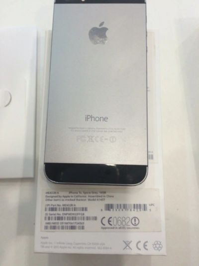 Лот: 7743407. Фото: 1. iPhone 5s 16 GB. Смартфоны