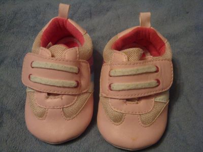 Лот: 9378501. Фото: 1. розовые ботиночки на маленькую... Другое (обувь)