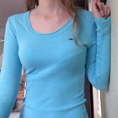 Лот: 6474085. Фото: 1. Кофта голубая hilfiger. Свитеры, толстовки, худи