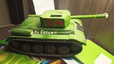 Лот: 21981643. Фото: 1. Поделка в школу. Танк. Авторские куклы, игрушки, поделки