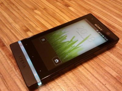 Лот: 3510157. Фото: 1. Sony Xperia U (ST25i) Полный комплект... Смартфоны