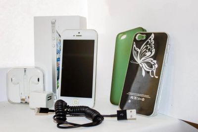 Лот: 8502848. Фото: 1. iPhone 5 White 32Gb. Смартфоны