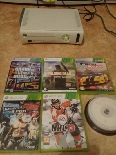 Лот: 9523847. Фото: 1. Xbox 360 250GB 1 джойстик игры... Игровые приставки, консоли