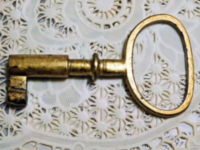 Лот: 15647893. Фото: 1. Старинный ключ от амбарного замка... Другое (антиквариат)
