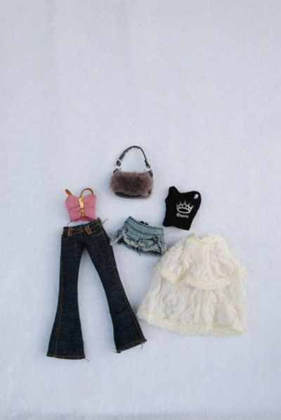 Лот: 5693219. Фото: 1. Bratz, одежда б.у. Куклы и аксессуары