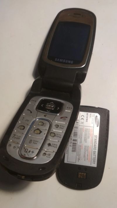Лот: 17555802. Фото: 1. Сотовый телефон Samsung SGH-E730. Кнопочные мобильные телефоны