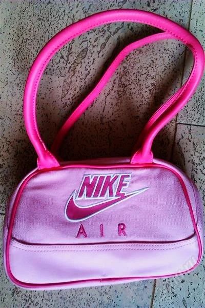 Лот: 1092821. Фото: 1. Сумка женская Nike. Сумки