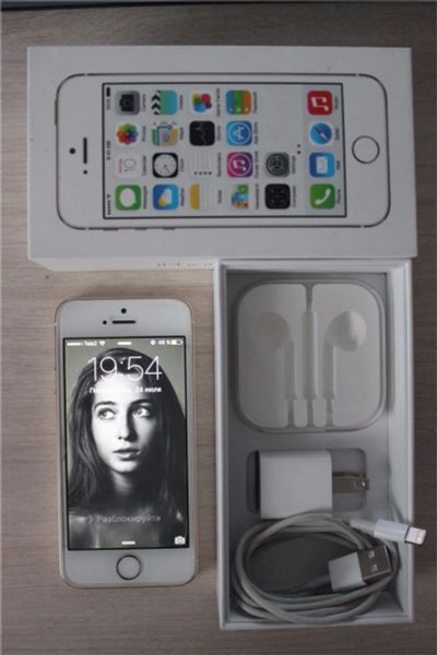 Лот: 10008477. Фото: 1. iphone 5s gold 16gb. Смартфоны