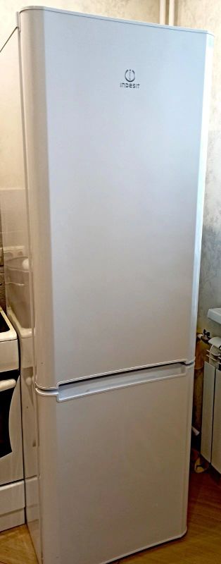 Лот: 16341475. Фото: 1. Холодильник Indesit IB181. Холодильники, морозильные камеры