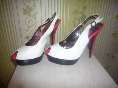 Лот: 3109302. Фото: 1. продам !!. Другое (женская обувь)