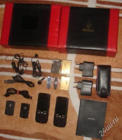 Лот: 1758430. Фото: 1. два vertu ferrari одним лотом. Кнопочные мобильные телефоны