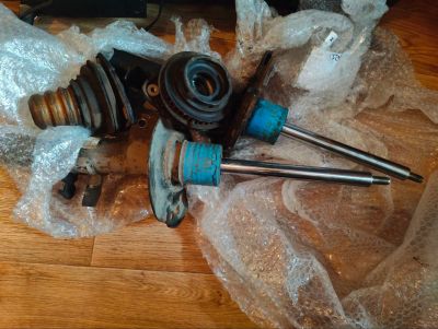 Лот: 25776445. Фото: 1. Стойки передние ford focus 3 рестайлинг... Ходовая, подвеска, рулевое управление