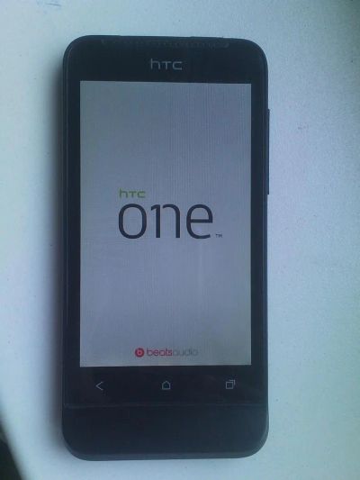 Лот: 4055943. Фото: 1. HTC one V + пластиковый чехол. Смартфоны