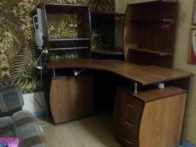 Лот: 11365245. Фото: 1. Стол компьютерный угловой в Железногорске. Компьютерные и письменные столы