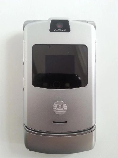 Лот: 7685708. Фото: 1. Motorola RAZR V3. Кнопочные мобильные телефоны