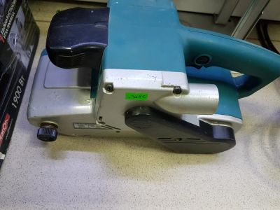 Лот: 11286611. Фото: 1. Ленточная шлифмашина Makita 9404. Электроинструмент
