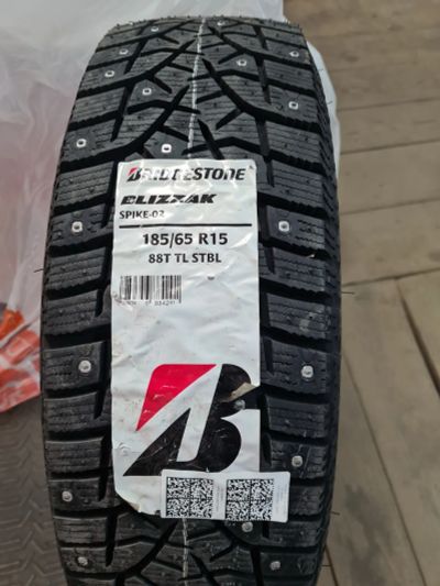 Лот: 20576542. Фото: 1. Зимняя резина 185/65 R-15 "Bridgestone... Шины