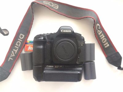 Лот: 8317665. Фото: 1. Фотоаппарат Canon 5D + батарейный... Цифровые зеркальные