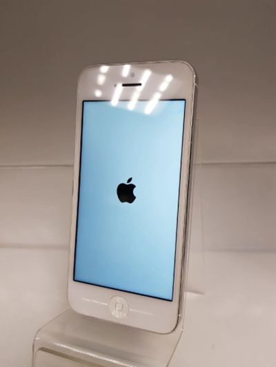 Лот: 15649459. Фото: 1. iPhone 5 16GB Silver. Смартфоны