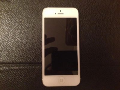 Лот: 3426789. Фото: 1. Iphone 5 white. Смартфоны