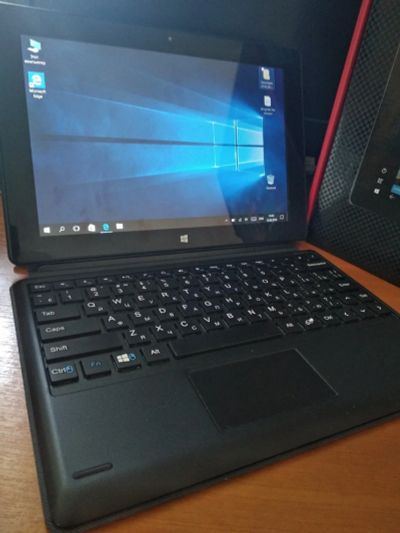 Лот: 14071996. Фото: 1. Планшет на Windows 10 + клавиатура. Планшеты