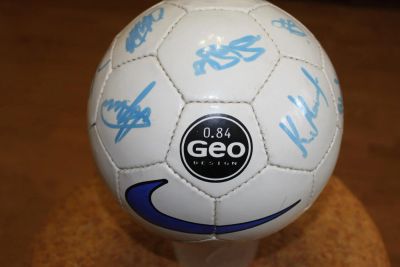 Лот: 11624735. Фото: 1. Мяч NIKE NK400 GEO с автографами... Вещи известных людей, автографы