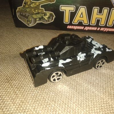 Лот: 17007394. Фото: 1. Игрушка "Танк" + сахарное драже. Другое (игрушки)