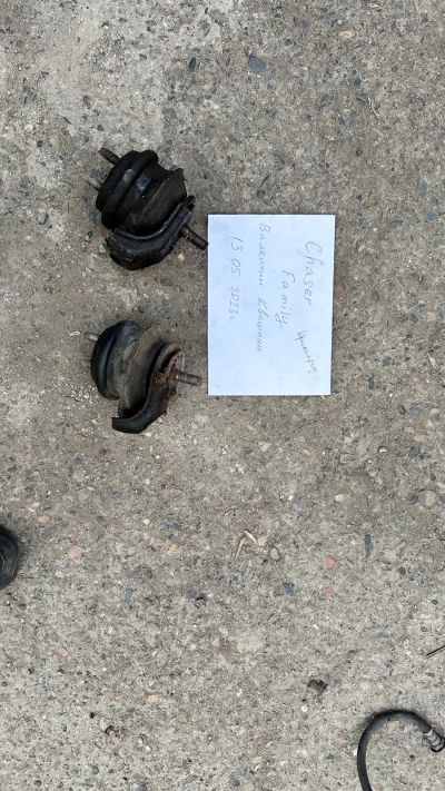 Лот: 20345781. Фото: 1. Подушки 2шт ДВС Toyota Chaser... Двигатель и элементы двигателя