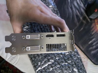 Лот: 11611324. Фото: 1. Radeon HD6770. Видеокарты