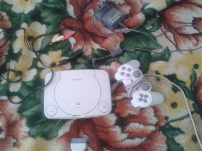 Лот: 1973826. Фото: 1. PS One (не загружает диски). Игровые приставки, консоли