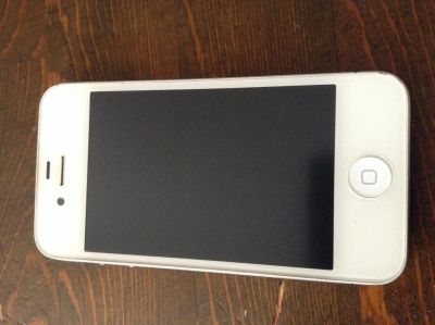 Лот: 4320156. Фото: 1. IPhone 4 32gb white. Смартфоны