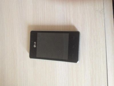 Лот: 3281892. Фото: 1. Продам двухсимочный телефон LG... Кнопочные мобильные телефоны