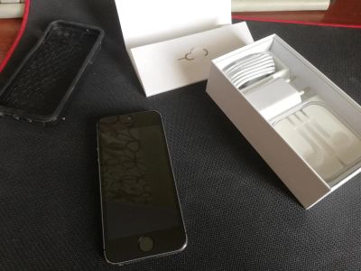 Лот: 11077588. Фото: 1. Iphone 5s 16gb (Space Gray) Оригинал... Смартфоны