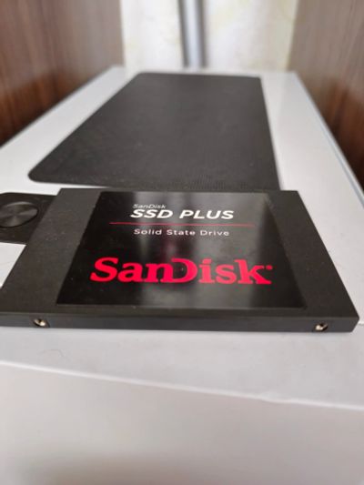 Лот: 21338317. Фото: 1. Жесткий диск ssd на 240 г. Жёсткие диски (HDD)