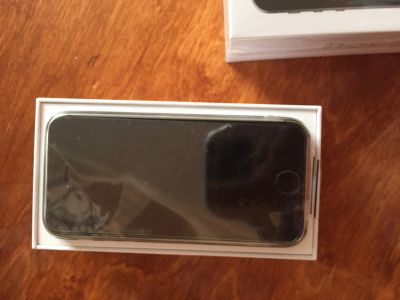 Лот: 12341523. Фото: 1. iPhone Se 128 gb space gray РСТ. Смартфоны