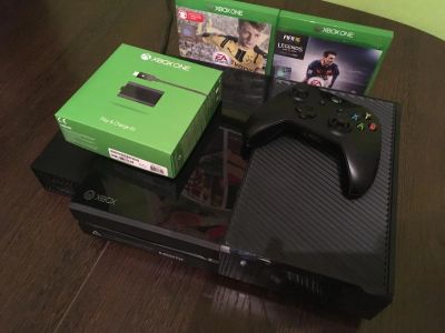 Лот: 10702452. Фото: 1. Xbox One 500 Gb. Игровые приставки, консоли