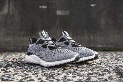 Лот: 10901348. Фото: 1. Кроссовки Adidas Alphabounce. Кеды, кроссовки, слипоны