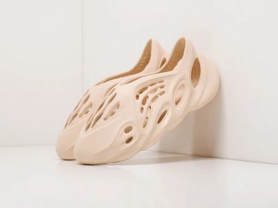 Лот: 16675611. Фото: 1. Кроссовки Adidas Yeezy Foam Runner. Кеды, кроссовки, слипоны