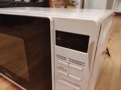 Лот: 19434190. Фото: 1. Микроволновая печь Midea ag720c4e... Микроволновки, мини-печи