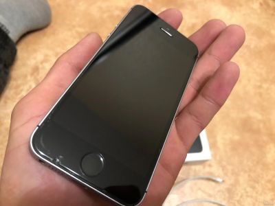 Лот: 13516582. Фото: 1. IPhone SE 32gb. Смартфоны