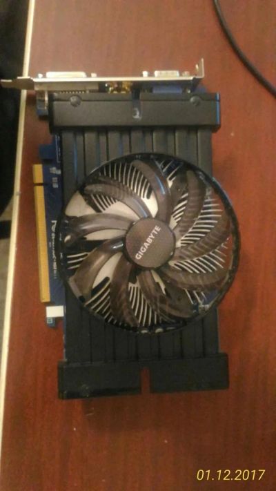 Лот: 8864374. Фото: 1. Продам видеокарту gigabyt AMD... Видеокарты