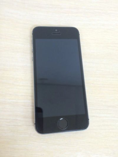 Лот: 8418110. Фото: 1. apple iphone 5s 32gb space gray. Смартфоны
