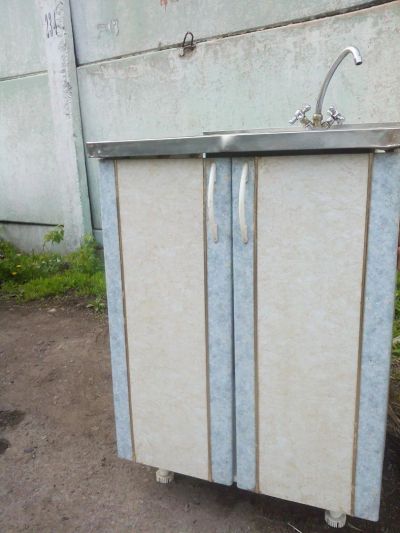 Лот: 9711579. Фото: 1. Мойка с тумбочкой и смесителем. Мойки кухонные