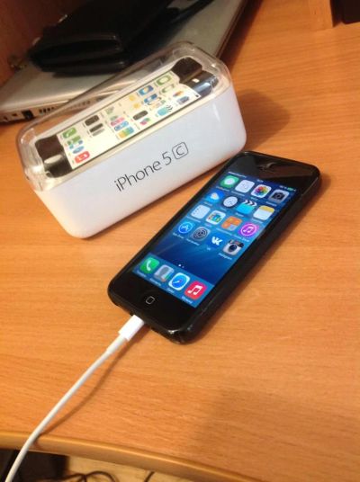 Лот: 4408081. Фото: 1. Оригинальный Apple iPhone 5c LTE... Смартфоны