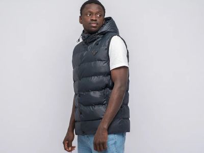 Лот: 20740956. Фото: 1. Жилет Prada. Верхняя одежда