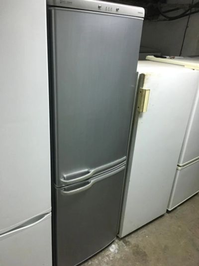 Лот: 10490330. Фото: 1. Б/у серебристый холодильник Самсунг... Холодильники, морозильные камеры