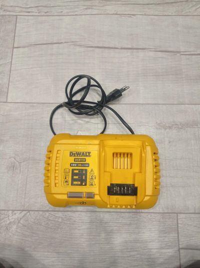 Лот: 21241550. Фото: 1. Зарядное устройство Dewalt. Зарядные устройства, блоки питания для бытовой техники