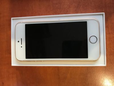 Лот: 12881852. Фото: 1. iPhone SE 16 GB. Смартфоны