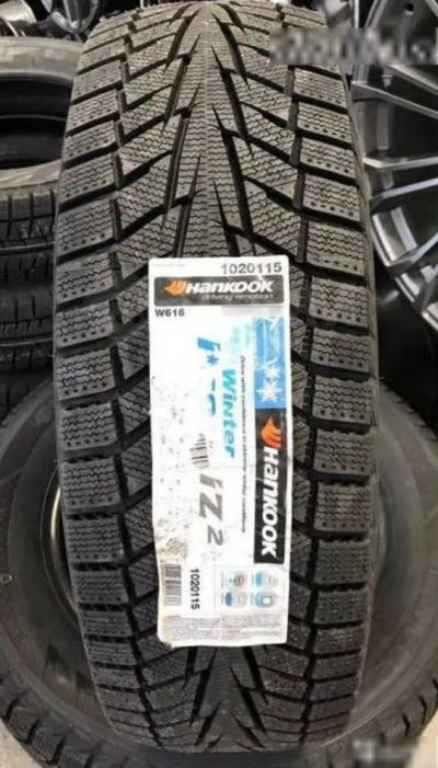 Лот: 19442700. Фото: 1. Шины 185/70 R14 Hankook W616 зимние. Шины