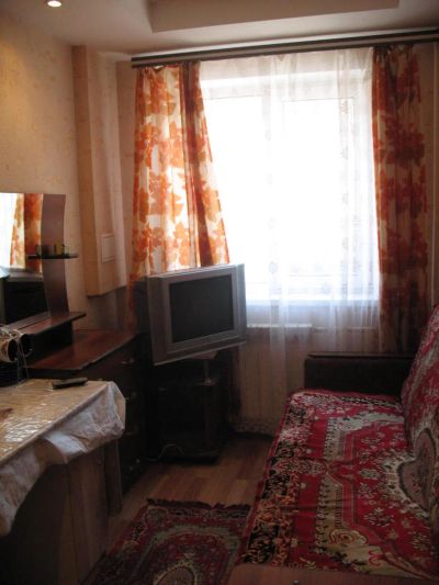 Лот: 4218523. Фото: 1. Гостинка ул.Юшкова 28а 10 000... Квартиры, студии